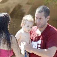 Adam Sandler : Au soleil avec sa petite famille, il passe pourtant des vacances pourries !