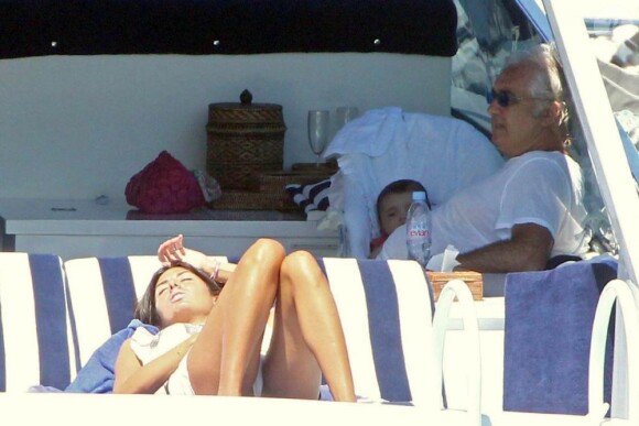 Flavio Briatore, en Sardaigne, avec son épouse Elisabetta et leur fils Falco. Août 2010