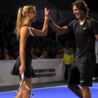 Bar Refaeli, en tenniswoman ultra-sexy, fait équipe avec Nadal... face aux pitreries de Bradley Cooper !