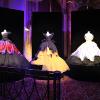Exposition de robes de bal haute-couture John Galliano pour Christian Dior lors du Grand Bal de Deauville, le 28 août 2010