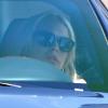 Lindsay Lohan fume une cigarette au volant de sa Maserati en août 2010