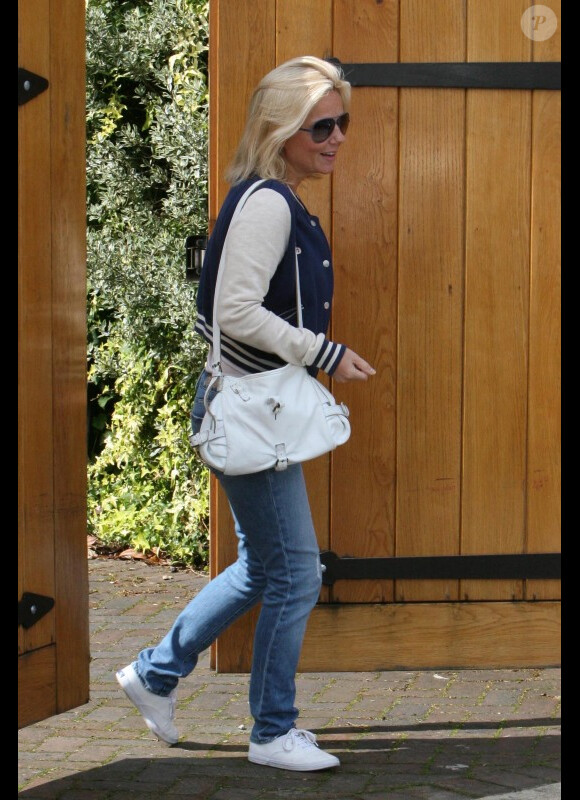 Jeudi 2 septembre, Geri Halliwell quitte son appartement londonien, le sourire aux lèvres...