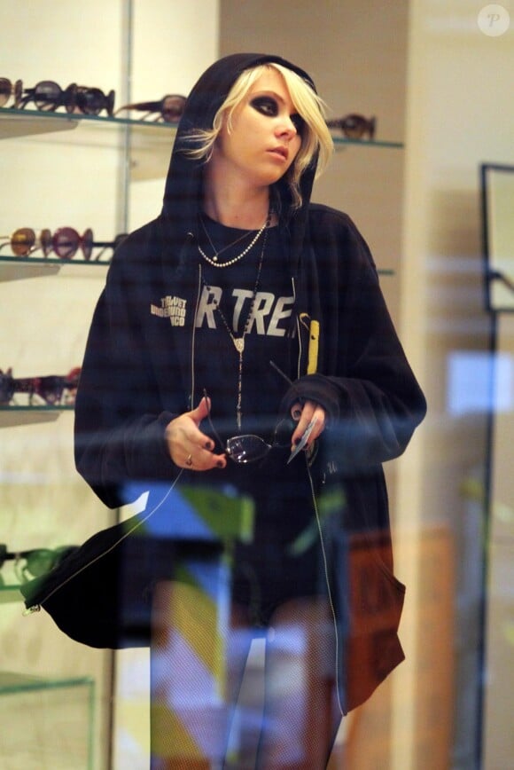 Taylor Momsen fait une séance de shopping chez Chanel dans le quartier de Soho à New York le 4 septembre 2010