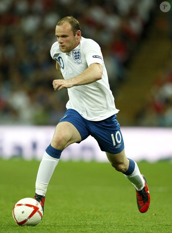 Wayne Rooney : Une prostituée de 21 ans affirme que la star anglaise du ballon rond l'a sollicitée à sept reprises en 2009, pendant la grossesse de sa femme Coleen.