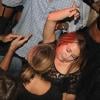 Miley Cyrus s'éclate face à Ashley Greene au VIP Room à Paris le 4 septembre 2010