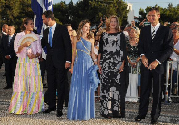 Letizia, Cristina et Elena d'Espagne réunies sur un cliché à l'occasion du mariage du prince Nikolaos de Grèce. Août 2010