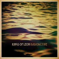 Kings of Leon : Entre hommage à leurs racines et pub à la Center Parcs, le clip de "Radioactive" divise !