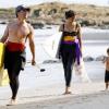 Matthew McConaughey, sa compagne Camila Alves et leur fils Levi sur la plage à Malibu