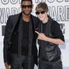 Usher et son petit protégé, Justin Bieber, lors des MTV Video Music Awards 2010 à Los Angeles, le 12 septembre 2010