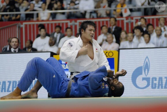 Le 13 septembre 2010, Teddy Riner s'inclinait en finale des championnats du monde à Tokyo, en toutes catégories, face au Japonais Daiki Kamikawa. "Je me suis fait voler", s'agacera-t-il après sa défaite.