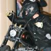 Brad Pitt, collectionneur de motos anciennes, sort ses petits bijoux dans les rues de Los Angeles, le 16 septembre 2010.