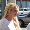 Britney Spears rencontre quelques problèmes de cheveux au Johnny Rocket de Los Angeles le 17 septembre 2010