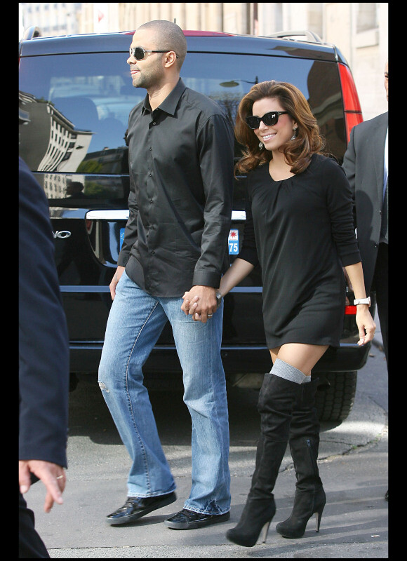 Eva Longoria et Tony Parker dans les rues de Paris le 20 septembre 2010
