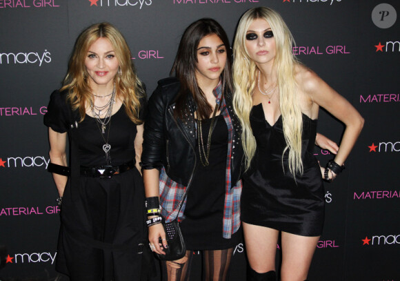 Madonna, Lourdes et Taylor Momsen lors du lancement de la ligne de prêt-à-porter Material Girl à New York le 22 septembre 2010