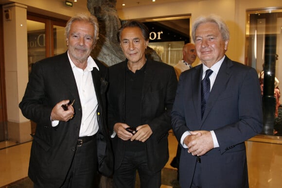 Pierre Arditi et Richard Berry avec Philippe de Beauvoir lors de l'inauguration du nouvel espace homme du Bon Marché, le 21 septembre à Paris