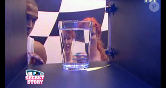 L'indice remporté par Anne-K et Senna concernant l'indice de Bastien est un verre d'eau. 