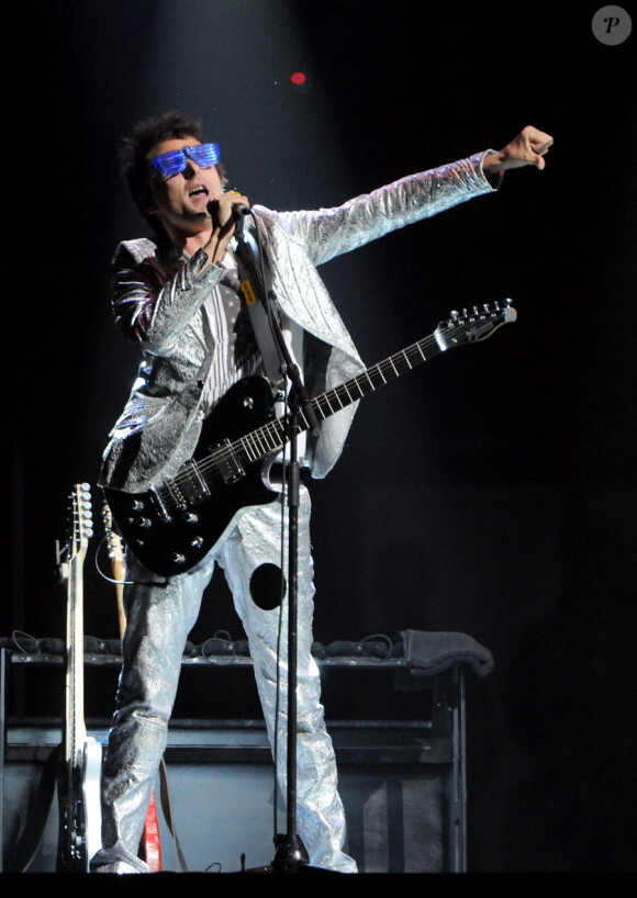 Matthew Bellamy en concert avec Muse au Honda Center le 23 septembre 2010 à Anaheim.