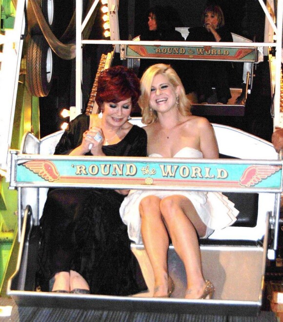 Kelly et Sharon Osbourne font du manège à Beverly Hills
