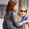 Jessica Alba dans les rues de Beverly Hills avec un look casual mais travaillé. Le must ? Son sac Tod's Doctor Bag 