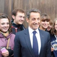 Nicolas Sarkozy a un nouveau fan club, mais fait face à un petit "malin" !