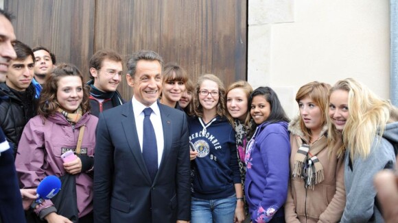 Nicolas Sarkozy a un nouveau fan club, mais fait face à un petit "malin" !