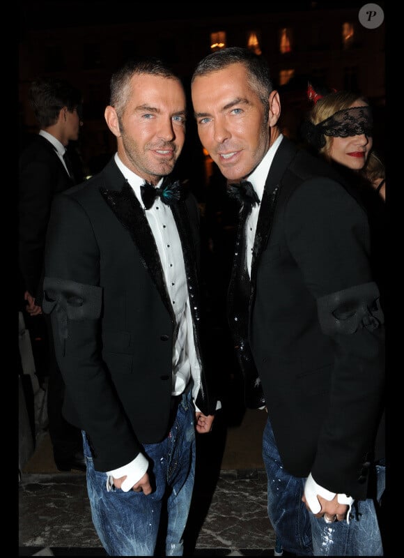 Les jumeaux Dean et Dan Caten lors de la soirée Vogue à Paris le 30/09/10