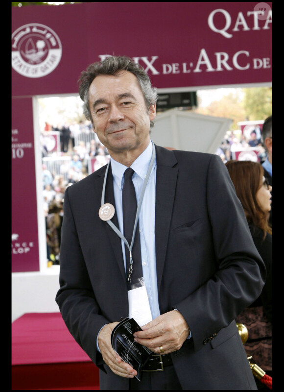 Michel Denisot lors du Qatar Prix de l'Arc de Triomphe à l'hippodrome de Longchamp le 3 octobre 2010