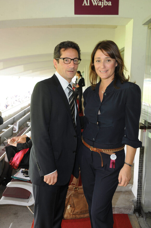 Daniela Lumbroso et son mari Eric Ghebali lors du Qatar Prix de l'Arc de Triomphe à l'hippodrome de Longchamp le 3 octobre 2010