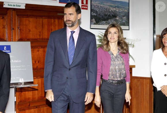 Letizia d'Espagne et Felipe à l'ouverture d'un centre de formation professionnelle, à Albacete, le 4 octobre 2010.