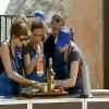 A Sète, l'équipe bleue découvre les ingrédients qu'elle va devoir cuisiner (MasterChef - jeudi 7 octobre 2010)