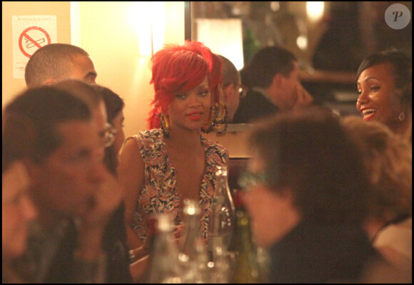 Rihanna et Matt Kemp dans la brasserie Le Chateaubriand à Paris, le 6 octobre 2010