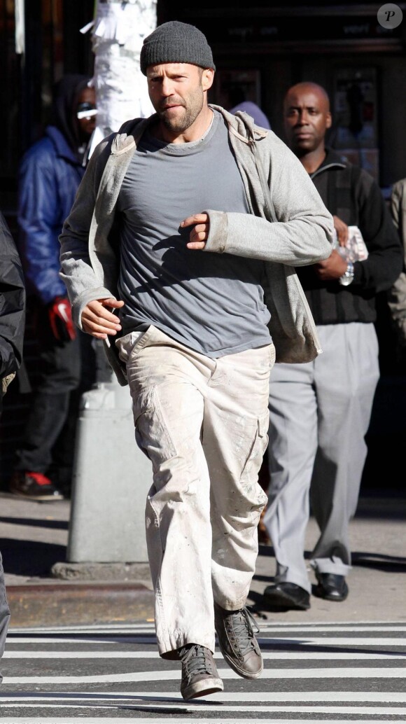 Jason Statham en plein tournage du film Safe, à Chinatown, à New York, le 8 octobre 2010