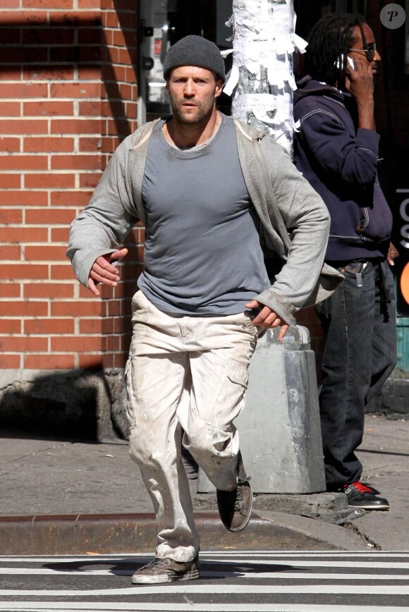 Jason Statham en plein tournage du film Safe, à Chinatown, à New York, le 8 octobre 2010