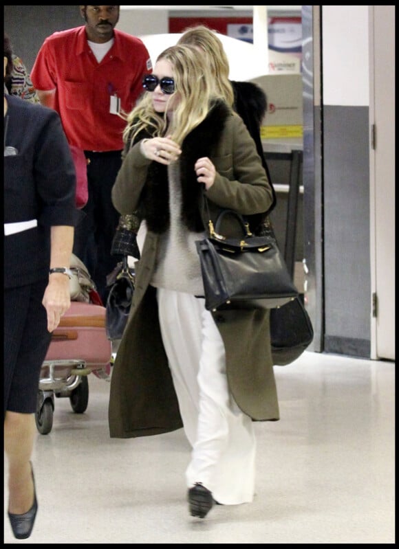 Ashley Olsen à l'aéroport de Los Angeles, le 9 octobre 2010