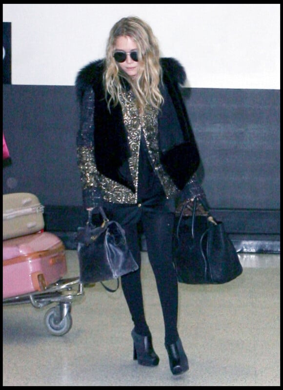 Mary-Kate Olsen à l'aéroport de Los Angeles, le 9 octobre 2010