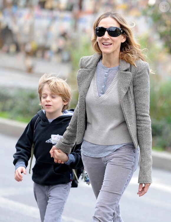 Sarah Jessica Parker accompagne son fils James à l'école, vendredi 15 octobre à New York.