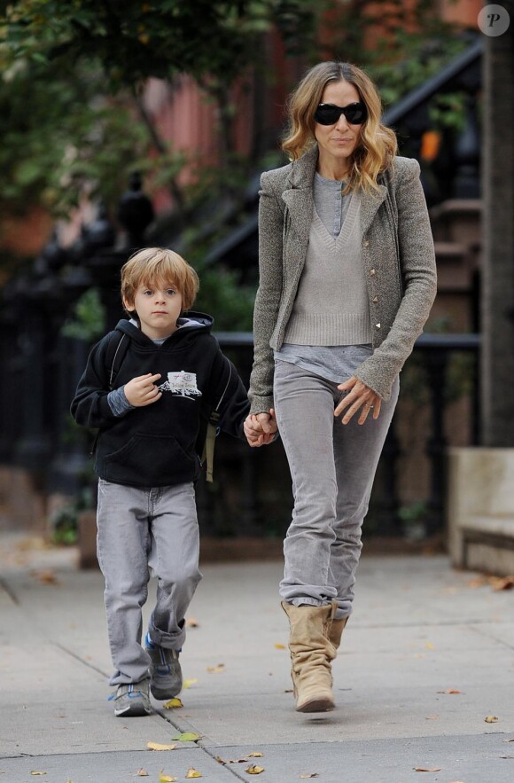 Sarah Jessica Parker accompagne son fils James à l'école, vendredi 15 octobre à New York.