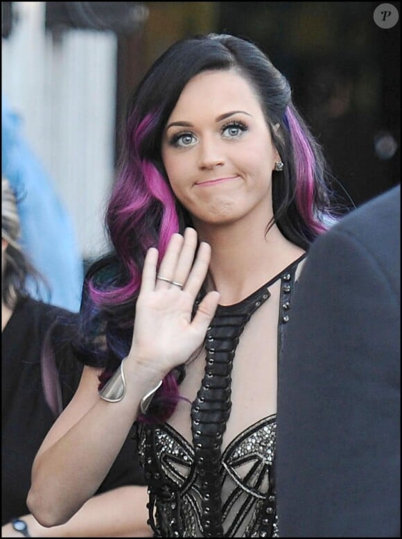 Katy Perry arrive aux studios Fountain à Londres pour enregistrer l'émission X-Factor, le 17 octobre 2010
