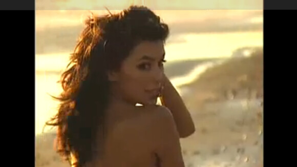 Quand Eva Longoria dévoile sa plastique ambrée sur le sable...