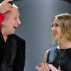 Scarlett Johansson remet un prix à Jean-Paul Gaultier lors de la troisième édition du Fashion Mango Awards à Barcelone le 20 octobre 2010