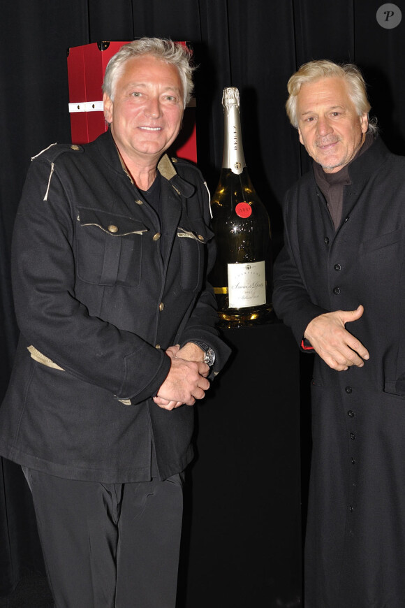 Laurent Boyer et Gérard Lenorman lors de la soirée de lancement du nouveau champagne mathusalem créé par Christofle le 21 octobre 2010 à Paris