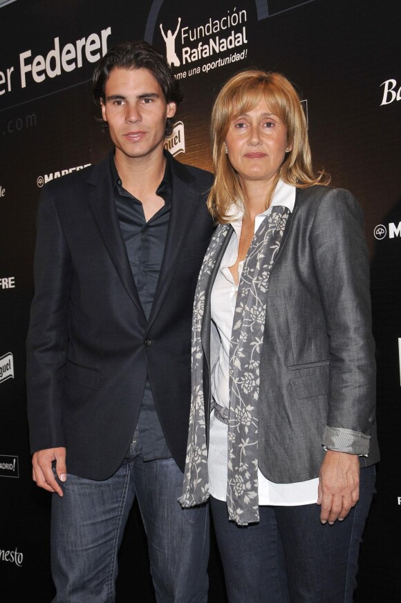 Rafael Nadal et sa mère Ana Maria Parera présentent le match de charité qui opposera Nadal à Federer, le 22 décembre prochain à Madrid. Madrid le 22 octobre 2010.