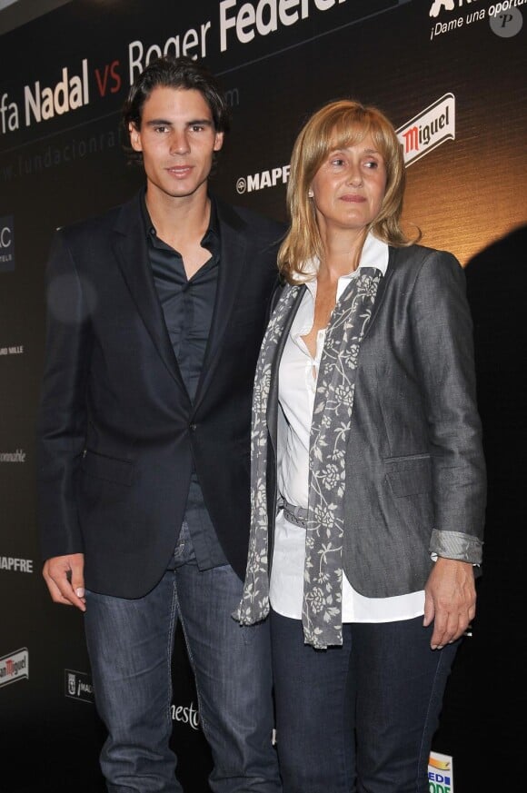 Rafael Nadal et sa mère Ana Maria Parera présentent le match de charité qui opposera Nadal à Federer, le 22 décembre prochain à Madrid. Madrid le 22 octobre 2010.