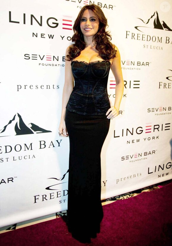 Sofia Vergara au Cipriani pour le défilé de lingerie en faveur de The Seven Bar Foundation, New York, le 22 octobre 2010