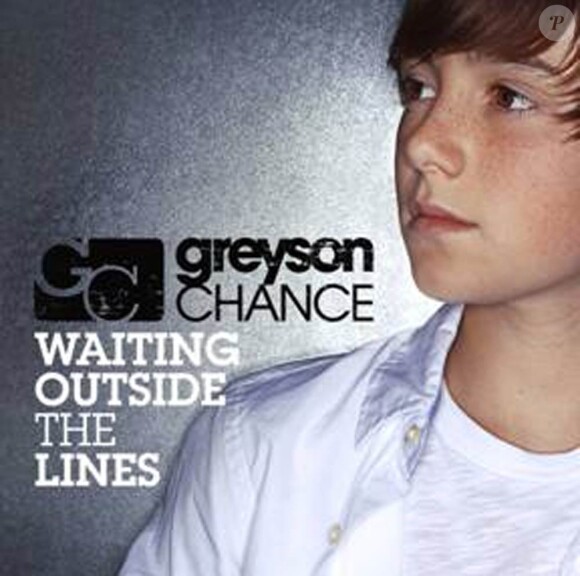 Greyson Chance, prodige de 13 ans, interprétait pour la première fois son premier single chez Ellen DeGeneres : Waiting outside the lines.