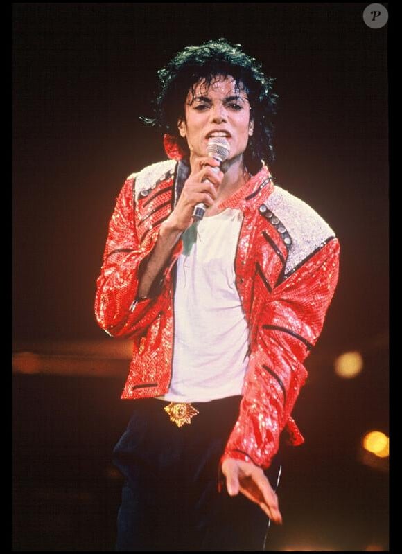 Michael Jackson en 1988 chantant sur scène Thriller