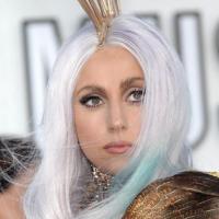 Lady Gaga : Son coiffeur excentrique vous reçoit à Disneyland Paris !