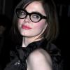 Rose McGowan a choisi des lunettes dans la tendance avec un style rétro qui lui va si bien.