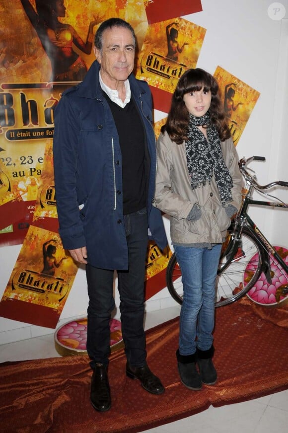 Première du spectacle Bharati, au Palais des Congrès de Paris, le 2 novembre 2010 : Alain Chamfort et sa fille Tess