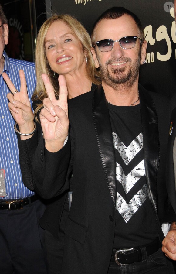 Ringo Starr et son épouse, la sublime Barbara Bach, à l'occasion de l'événement "Imagine there's no hunger", au Hard Rock Cafe d'Hollywood, à Los Angeles, le 2 novembre 2010.